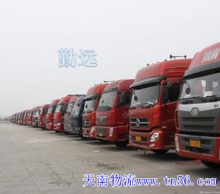 回程车在货运停车场等待装货
